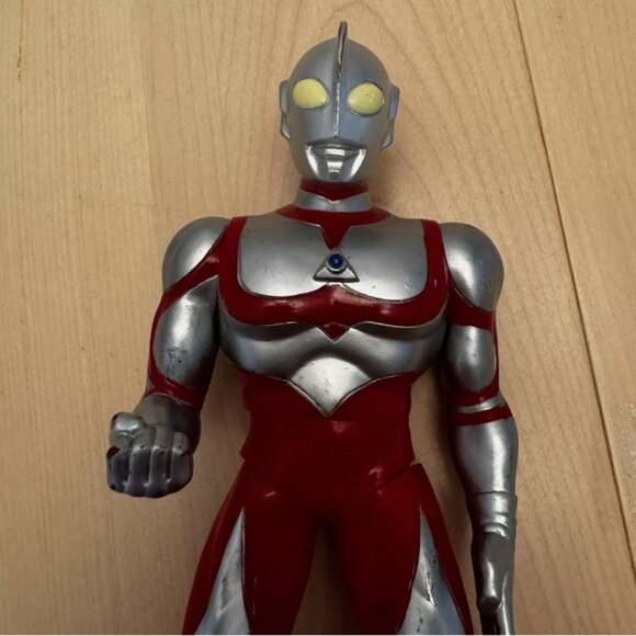 1990 Tsuburaya China 8" Ultraman Action Figure Red Silver - Picture 2 of 8